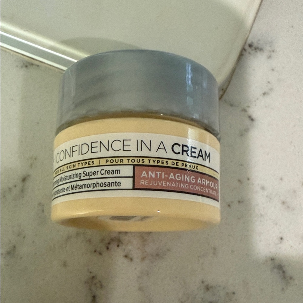 $5/$25 Beauty Bundle
IT Cosmetics Confidence in a Cream - Anti Aging Armour